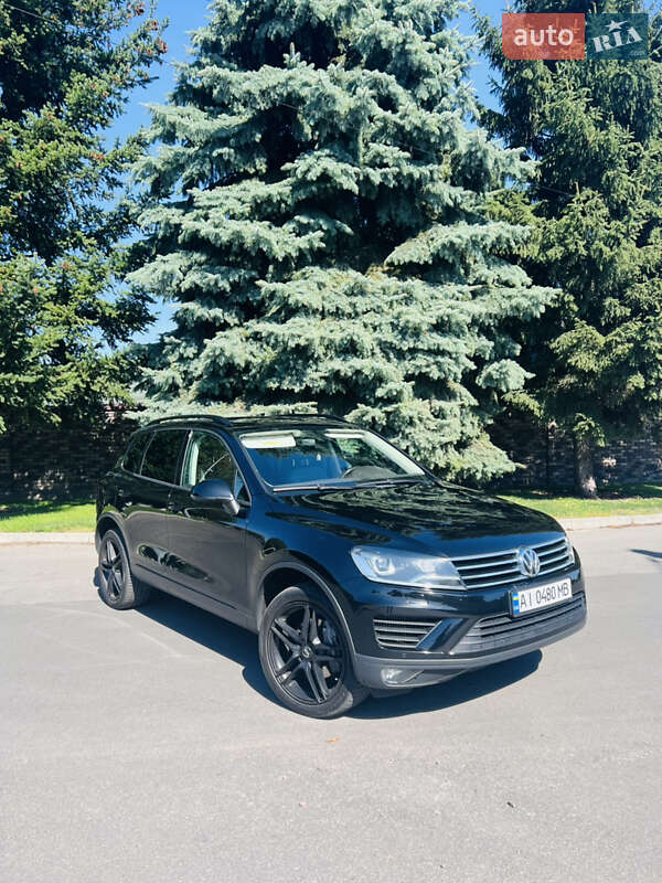 Внедорожник / Кроссовер Volkswagen Touareg 2016 в Киеве