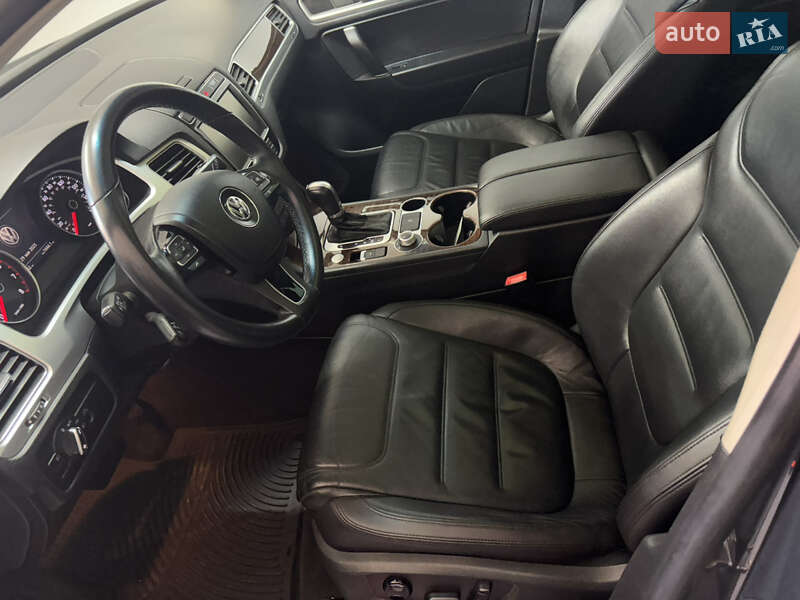 Внедорожник / Кроссовер Volkswagen Touareg 2015 в Харькове