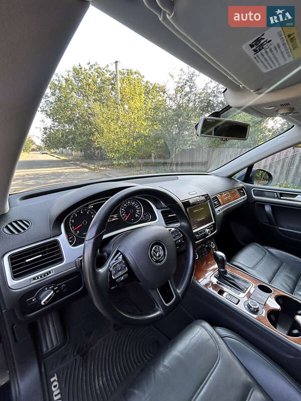 Позашляховик / Кросовер Volkswagen Touareg 2012 в Харкові