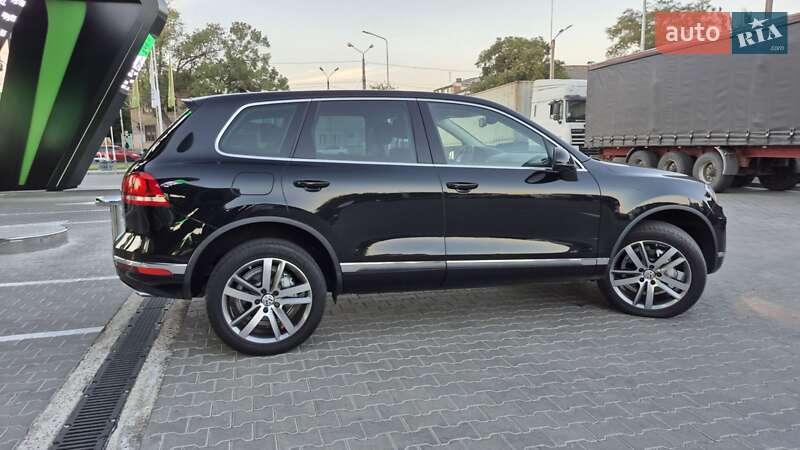 Внедорожник / Кроссовер Volkswagen Touareg 2015 в Одессе