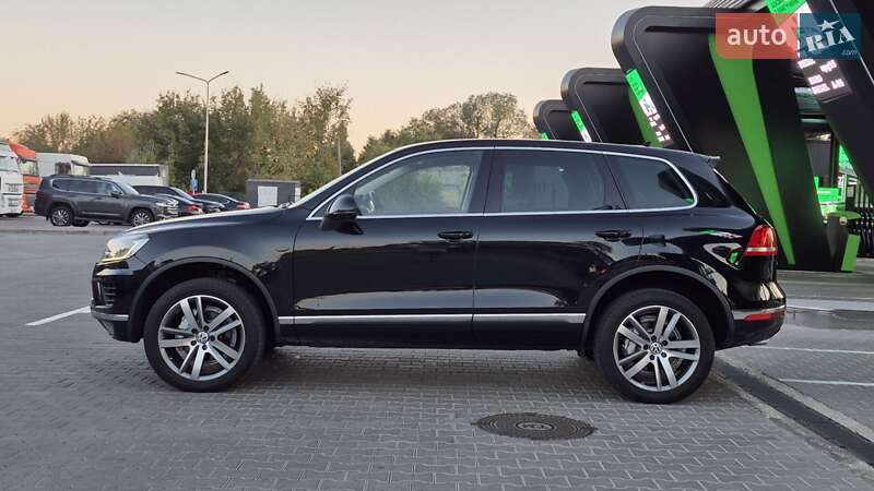 Внедорожник / Кроссовер Volkswagen Touareg 2015 в Одессе