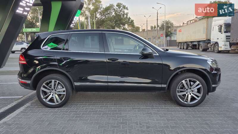 Внедорожник / Кроссовер Volkswagen Touareg 2015 в Одессе