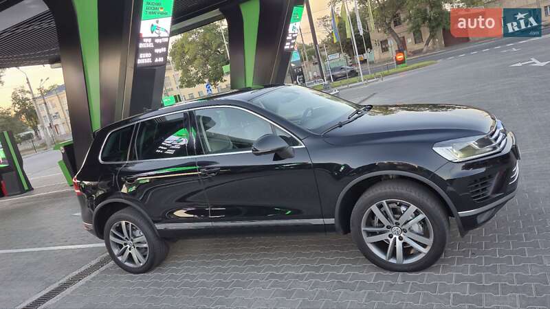 Внедорожник / Кроссовер Volkswagen Touareg 2015 в Одессе