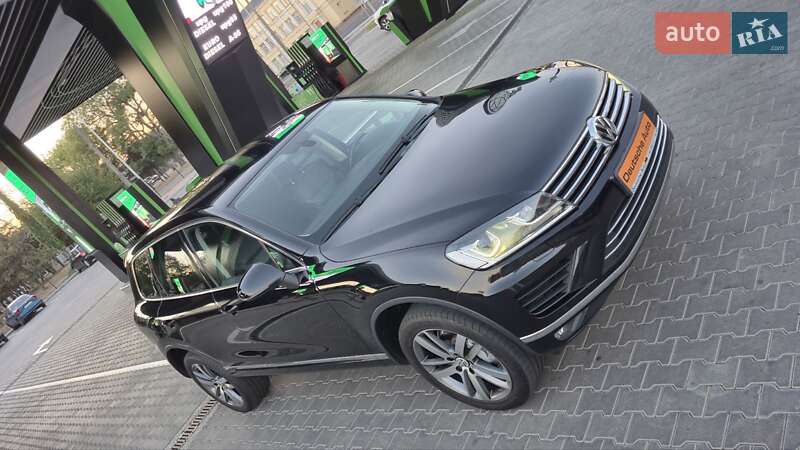 Внедорожник / Кроссовер Volkswagen Touareg 2015 в Одессе