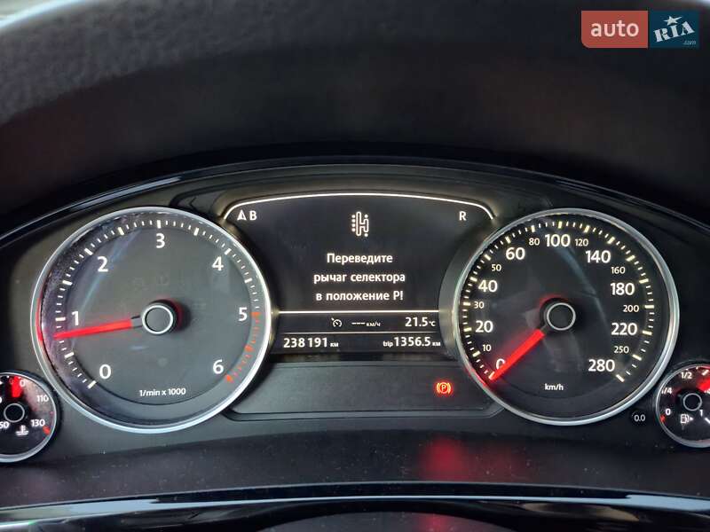 Внедорожник / Кроссовер Volkswagen Touareg 2015 в Одессе