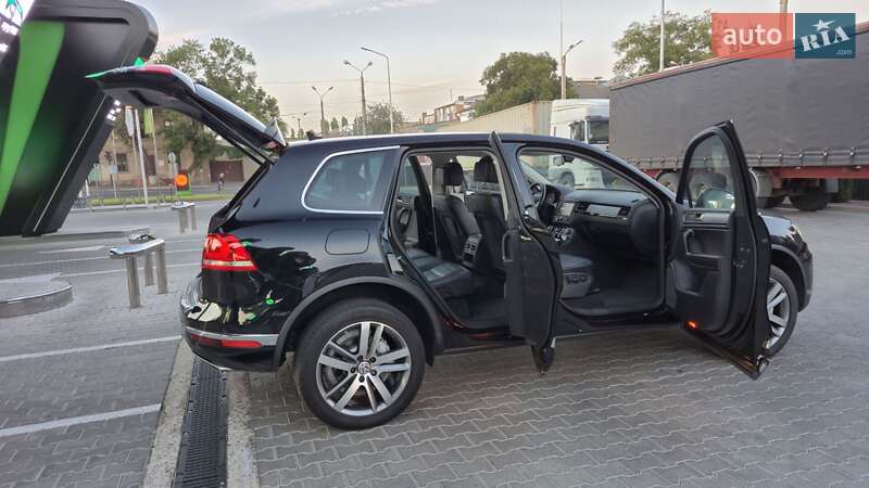 Внедорожник / Кроссовер Volkswagen Touareg 2015 в Одессе