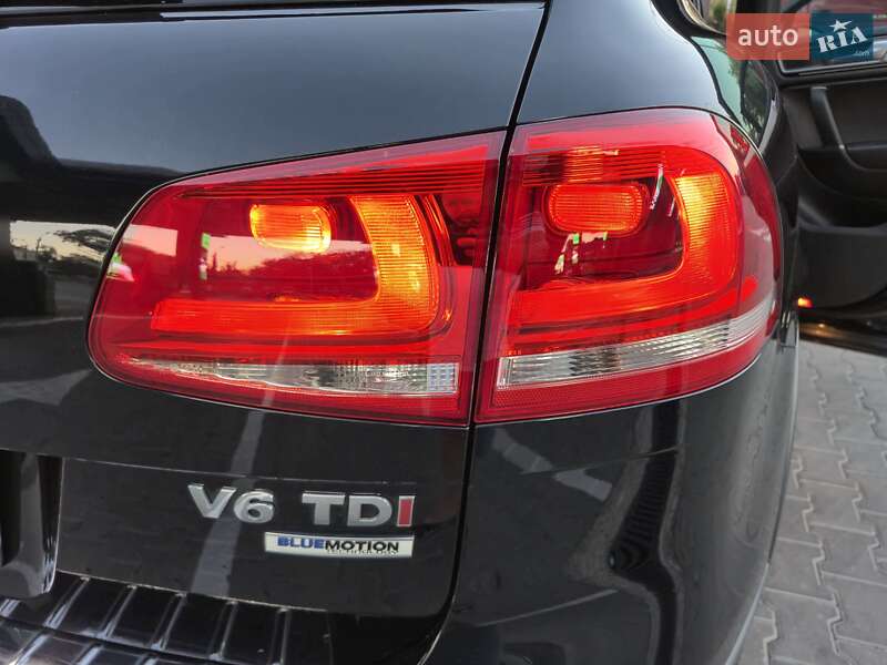 Внедорожник / Кроссовер Volkswagen Touareg 2015 в Одессе