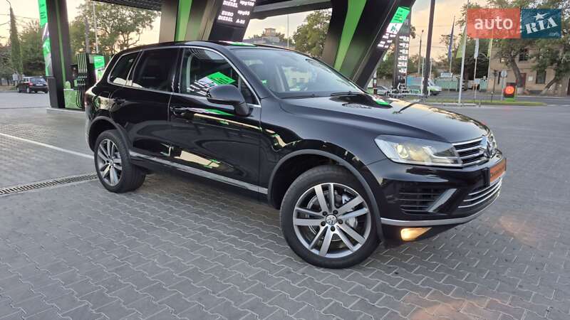 Внедорожник / Кроссовер Volkswagen Touareg 2015 в Одессе