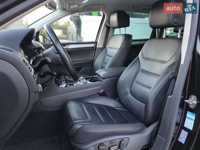 Внедорожник / Кроссовер Volkswagen Touareg 2015 в Одессе