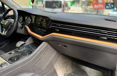 Внедорожник / Кроссовер Volkswagen Touareg 2018 в 