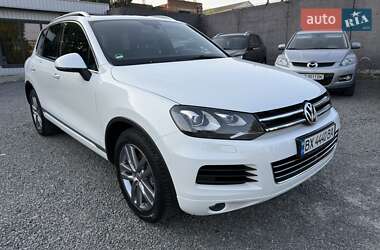 Внедорожник / Кроссовер Volkswagen Touareg 2014 в Хмельницком