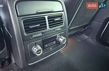 Внедорожник / Кроссовер Volkswagen Touareg 2014 в 