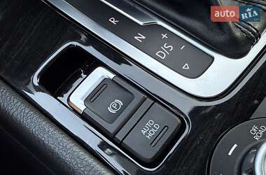 Внедорожник / Кроссовер Volkswagen Touareg 2014 в 