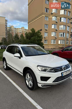 Внедорожник / Кроссовер Volkswagen Touareg 2015 в Киеве