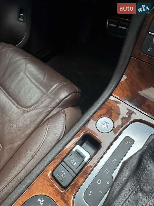 Внедорожник / Кроссовер Volkswagen Touareg 2011 в Львове