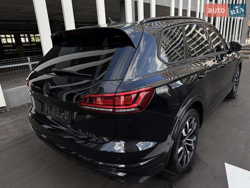 Внедорожник / Кроссовер Volkswagen Touareg 2021 в Киеве