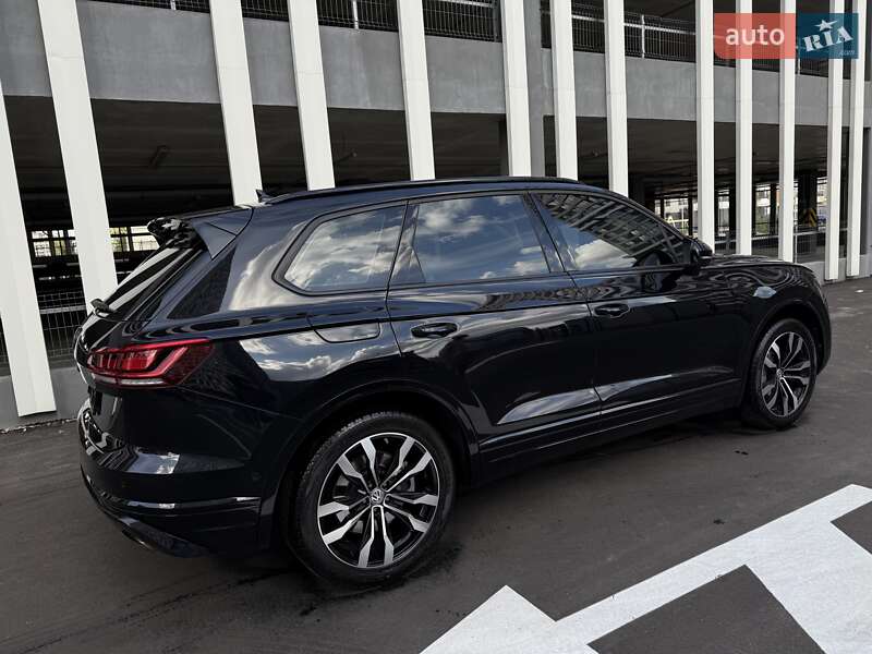 Внедорожник / Кроссовер Volkswagen Touareg 2021 в Киеве