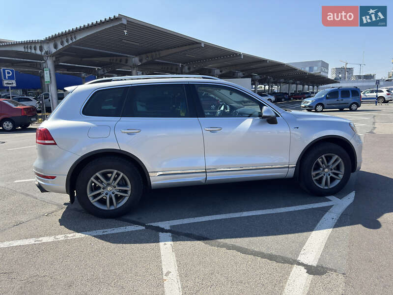 Внедорожник / Кроссовер Volkswagen Touareg 2014 в Киеве