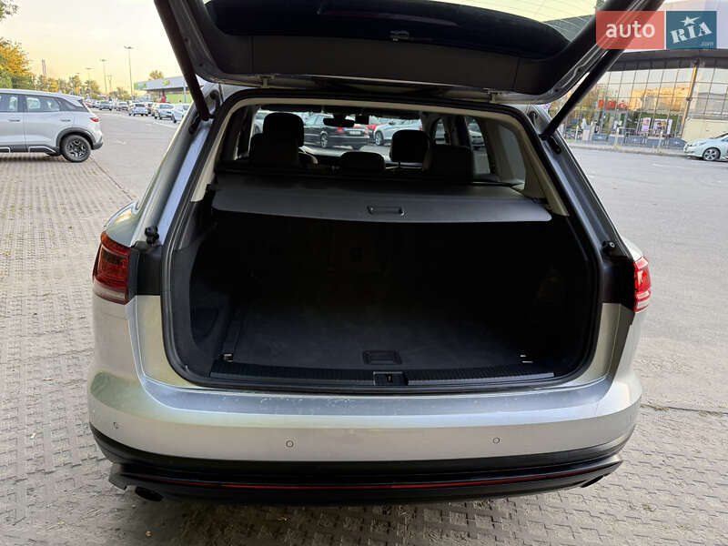 Внедорожник / Кроссовер Volkswagen Touareg 2020 в Киеве