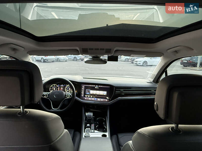 Внедорожник / Кроссовер Volkswagen Touareg 2020 в Киеве