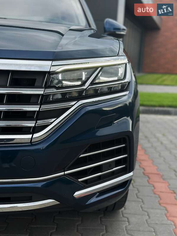 Внедорожник / Кроссовер Volkswagen Touareg 2019 в Мукачево