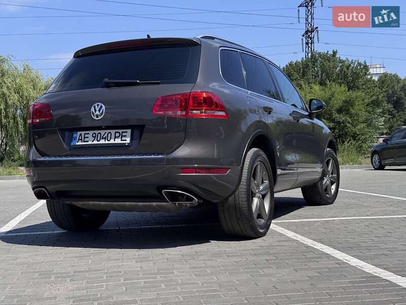 Внедорожник / Кроссовер Volkswagen Touareg 2012 в Днепре