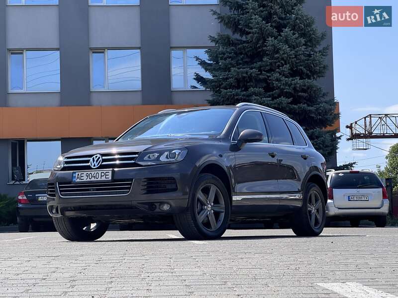 Внедорожник / Кроссовер Volkswagen Touareg 2012 в Днепре