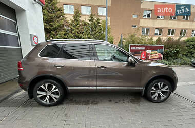 Внедорожник / Кроссовер Volkswagen Touareg 2012 в Киеве