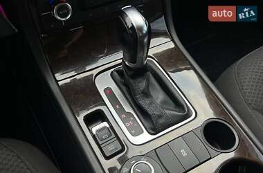 Внедорожник / Кроссовер Volkswagen Touareg 2013 в 