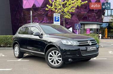 Внедорожник / Кроссовер Volkswagen Touareg 2013 в 