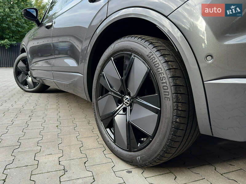 Позашляховик / Кросовер Volkswagen Touareg 2023 в Козятині