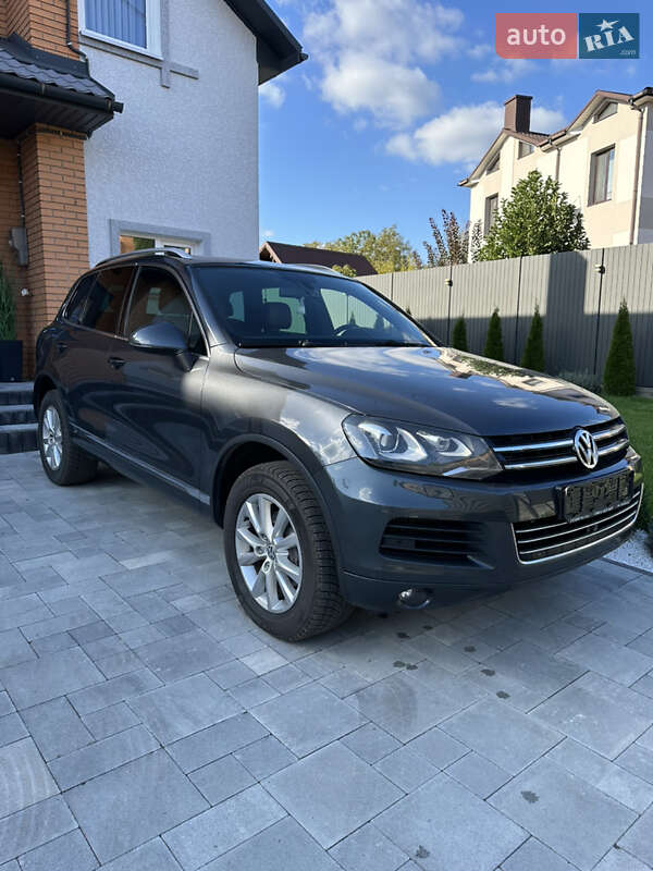 Внедорожник / Кроссовер Volkswagen Touareg 2012 в Тернополе