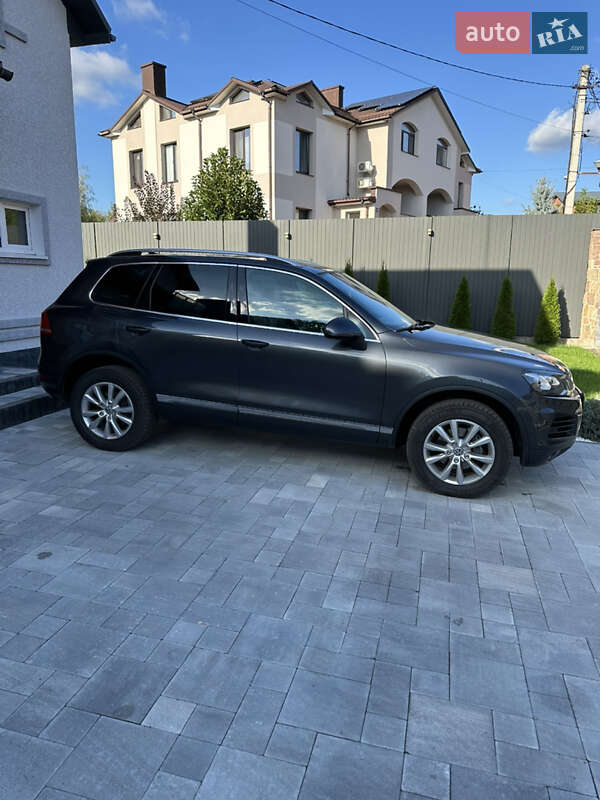 Внедорожник / Кроссовер Volkswagen Touareg 2012 в Тернополе