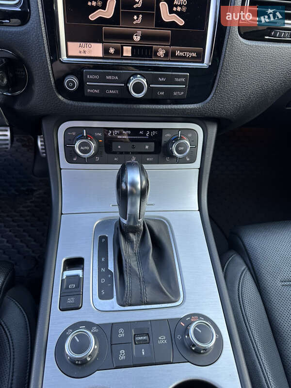 Внедорожник / Кроссовер Volkswagen Touareg 2012 в Тернополе