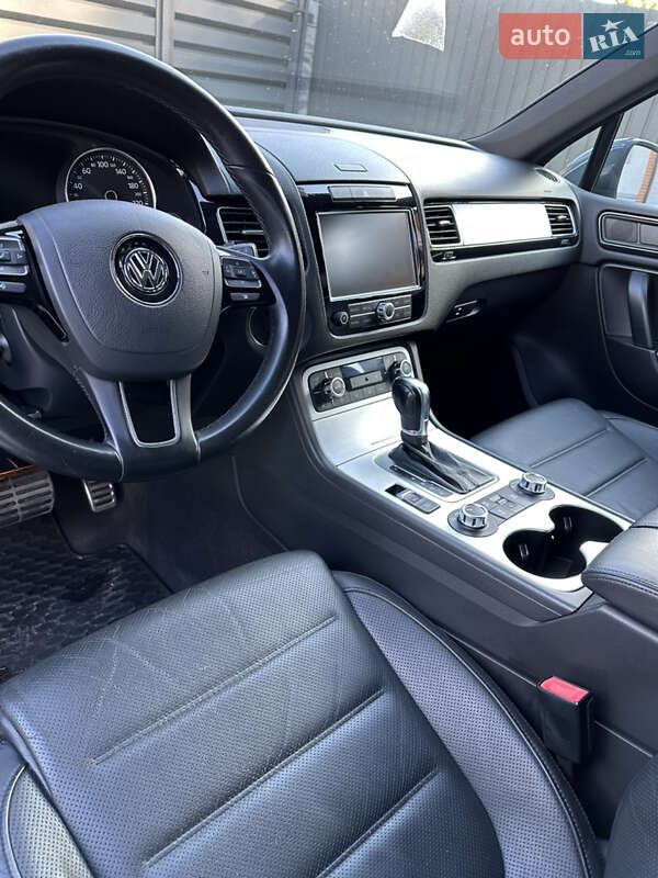 Внедорожник / Кроссовер Volkswagen Touareg 2012 в Тернополе