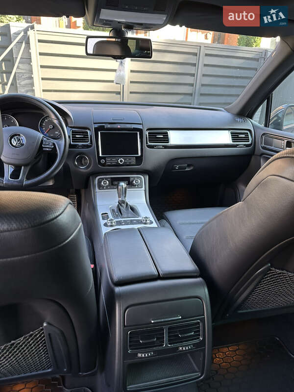 Внедорожник / Кроссовер Volkswagen Touareg 2012 в Тернополе