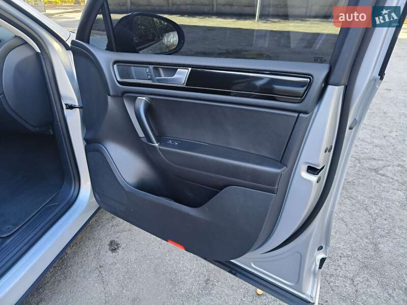 Позашляховик / Кросовер Volkswagen Touareg 2015 в Дніпрі фото 18 Позашляховик / Кросовер Volkswagen Touareg 2015 в Дніпрі