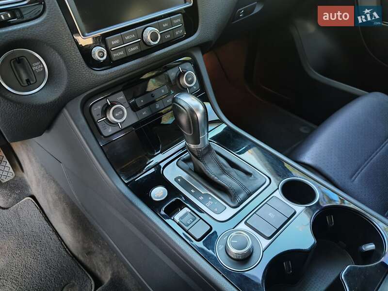 Позашляховик / Кросовер Volkswagen Touareg 2015 в Дніпрі фото 24 Позашляховик / Кросовер Volkswagen Touareg 2015 в Дніпрі
