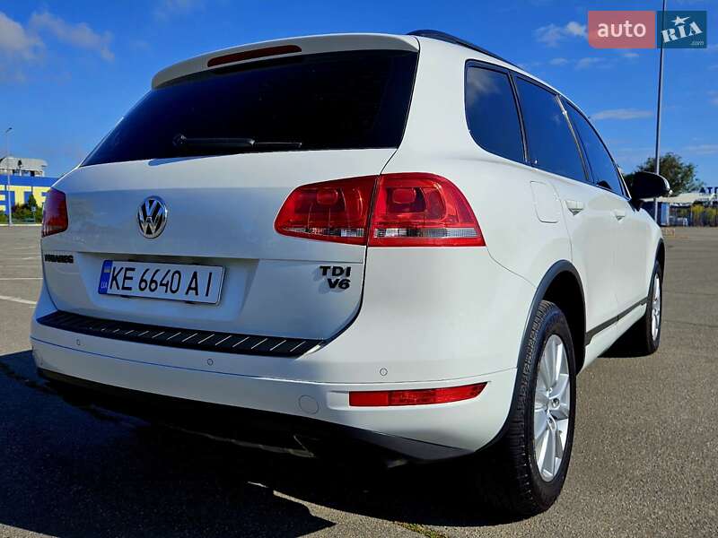 Позашляховик / Кросовер Volkswagen Touareg 2013 в Дніпрі