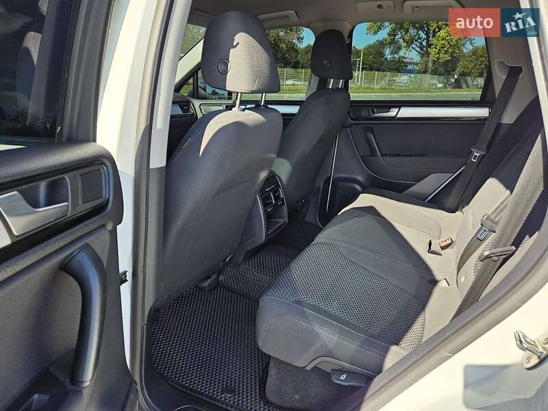 Позашляховик / Кросовер Volkswagen Touareg 2013 в Дніпрі