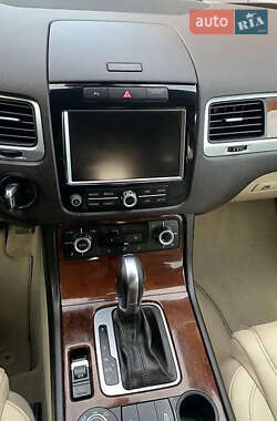 Внедорожник / Кроссовер Volkswagen Touareg 2012 в 