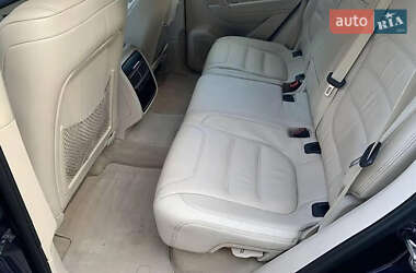 Внедорожник / Кроссовер Volkswagen Touareg 2012 в 
