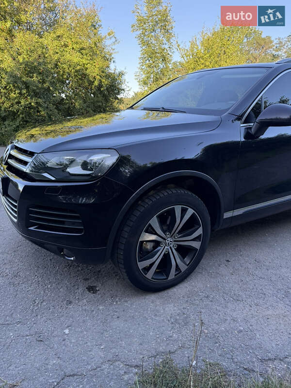 Внедорожник / Кроссовер Volkswagen Touareg 2012 в Баре