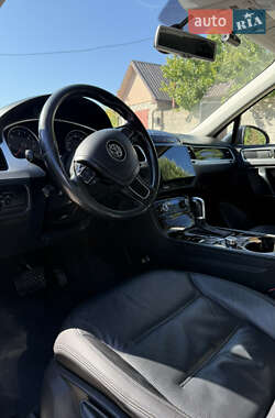Внедорожник / Кроссовер Volkswagen Touareg 2014 в 