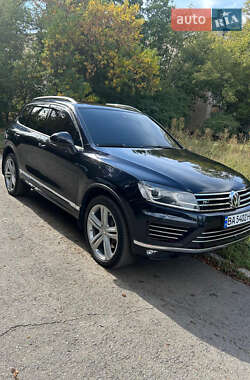 Внедорожник / Кроссовер Volkswagen Touareg 2015 в Кропивницком