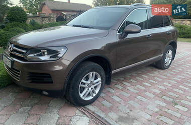Внедорожник / Кроссовер Volkswagen Touareg 2012 в 