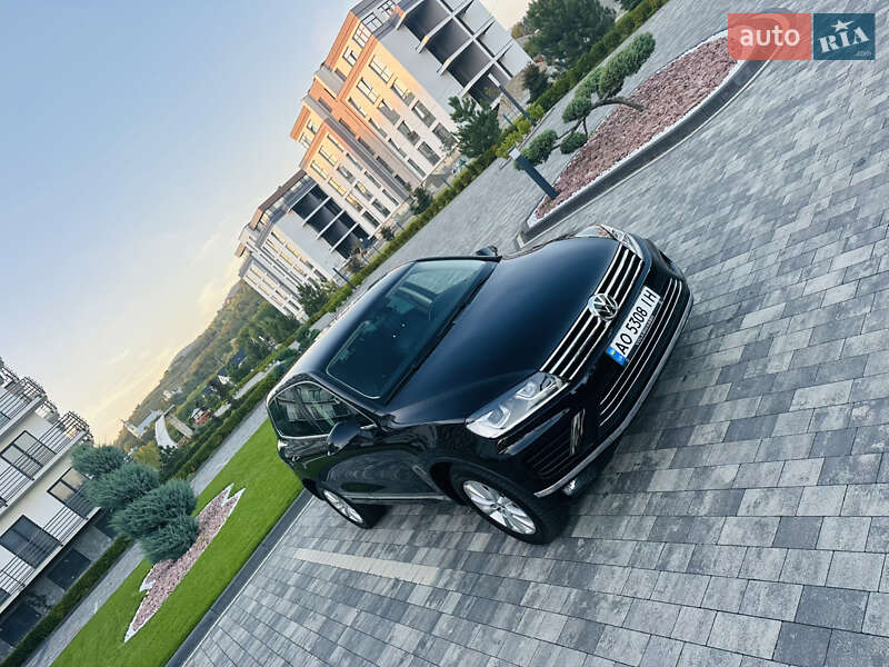 Внедорожник / Кроссовер Volkswagen Touareg 2017 в Мукачево