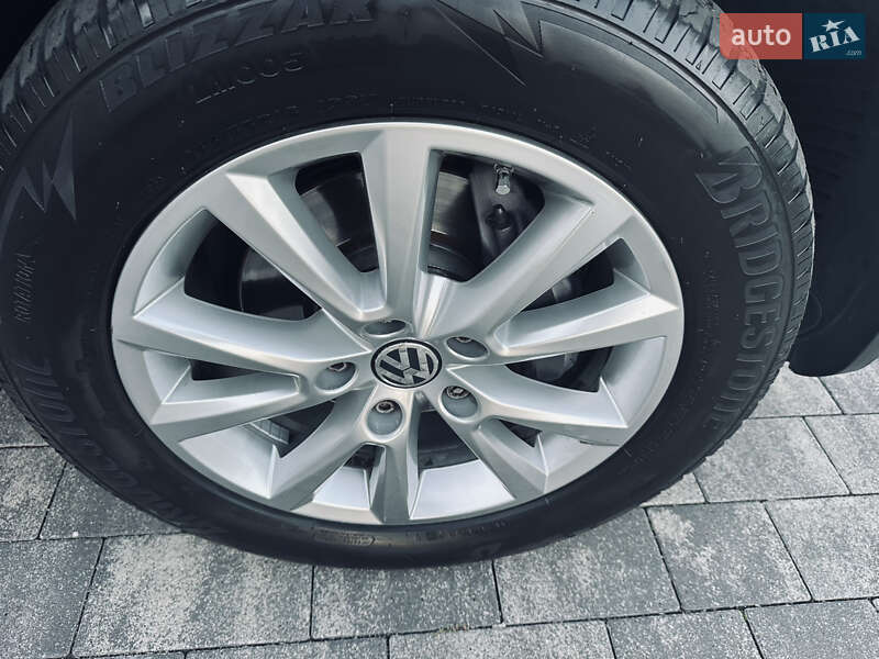 Внедорожник / Кроссовер Volkswagen Touareg 2017 в Мукачево