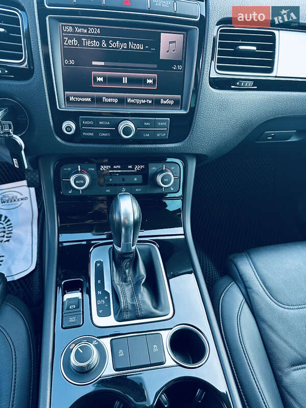 Внедорожник / Кроссовер Volkswagen Touareg 2017 в Мукачево