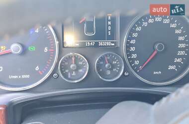Позашляховик / Кросовер Volkswagen Touareg 2005 в 